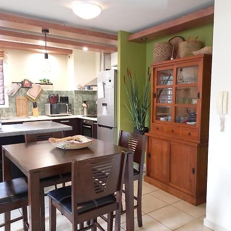 Bel Appartement Avec Terrasse Proche Des Plages Saint-Gilles-les Bains Luaran gambar
