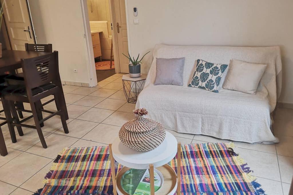 Bel Appartement Avec Terrasse Proche Des Plages Saint-Gilles-les Bains Luaran gambar