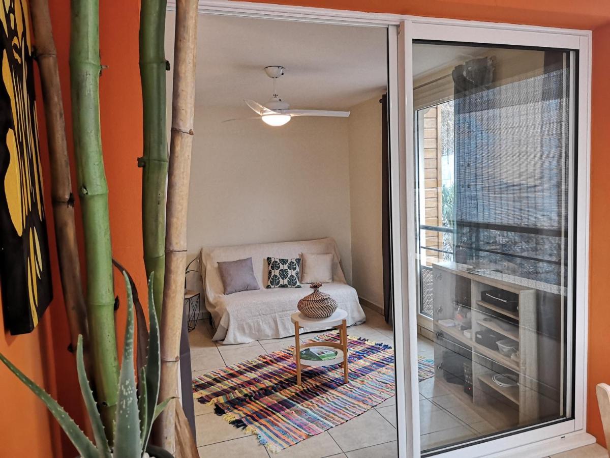 Bel Appartement Avec Terrasse Proche Des Plages Saint-Gilles-les Bains Luaran gambar