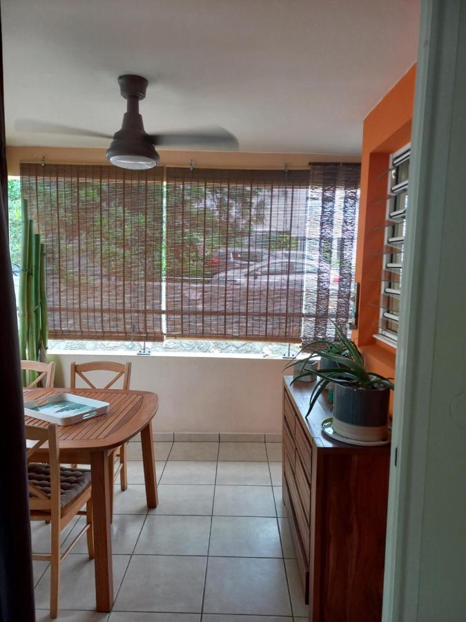 Bel Appartement Avec Terrasse Proche Des Plages Saint-Gilles-les Bains Luaran gambar