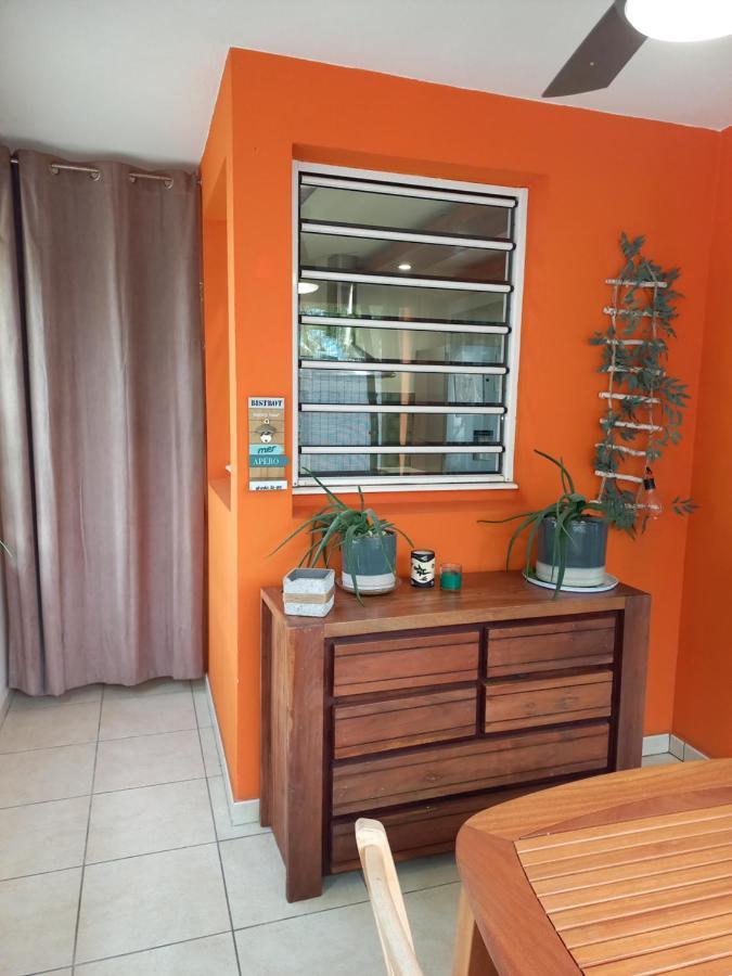 Bel Appartement Avec Terrasse Proche Des Plages Saint-Gilles-les Bains Luaran gambar