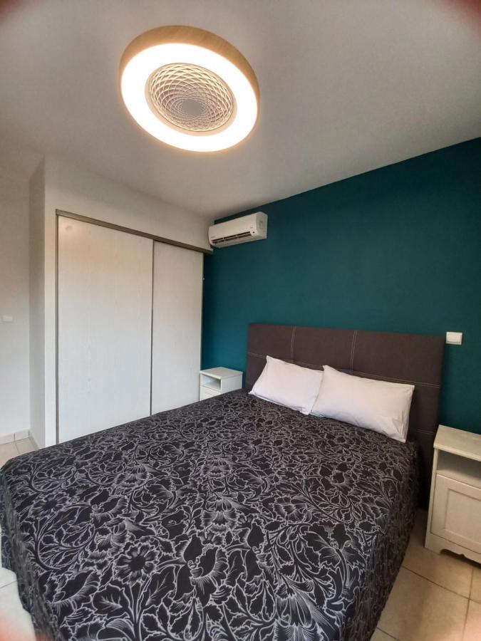 Bel Appartement Avec Terrasse Proche Des Plages Saint-Gilles-les Bains Luaran gambar