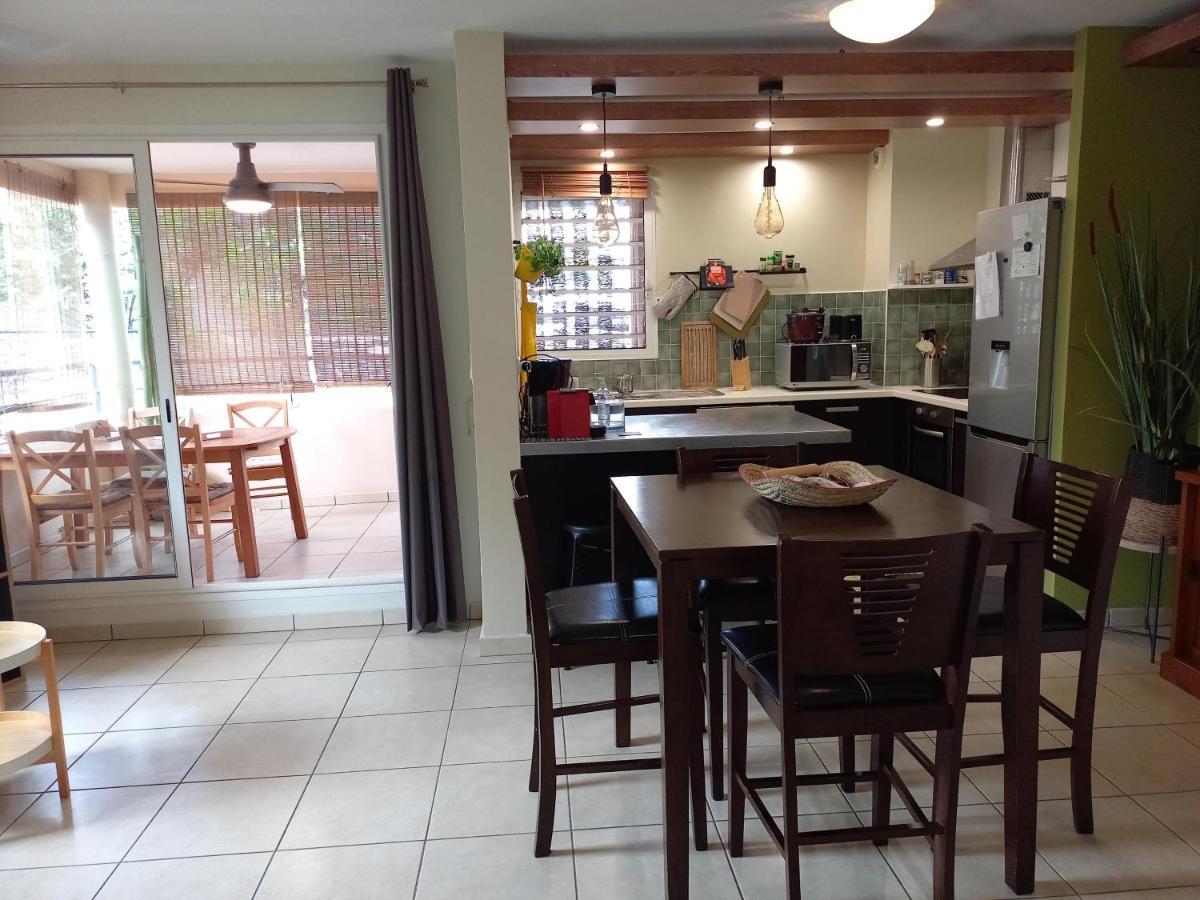 Bel Appartement Avec Terrasse Proche Des Plages Saint-Gilles-les Bains Luaran gambar