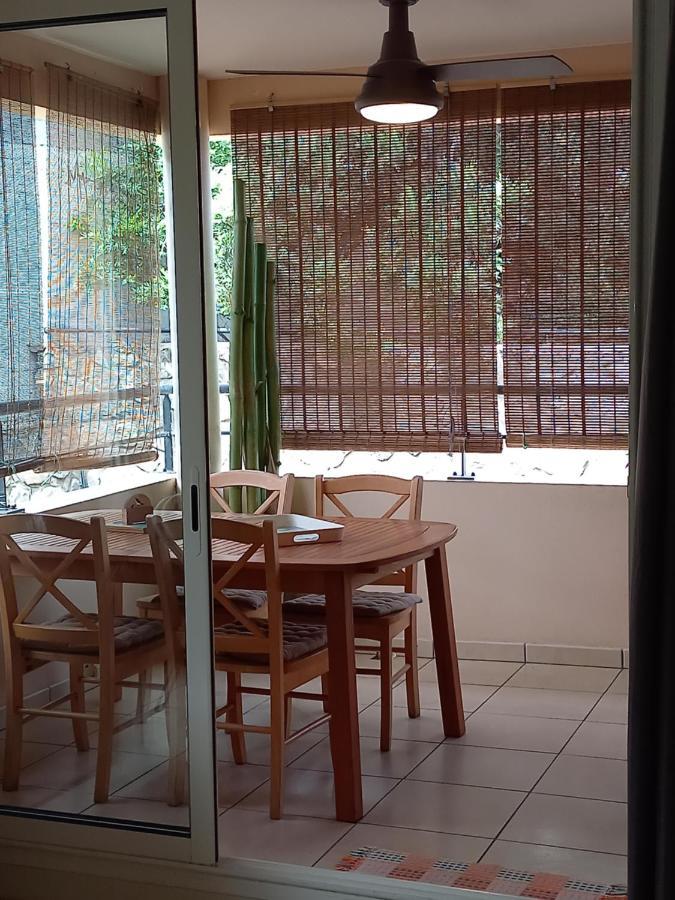 Bel Appartement Avec Terrasse Proche Des Plages Saint-Gilles-les Bains Luaran gambar
