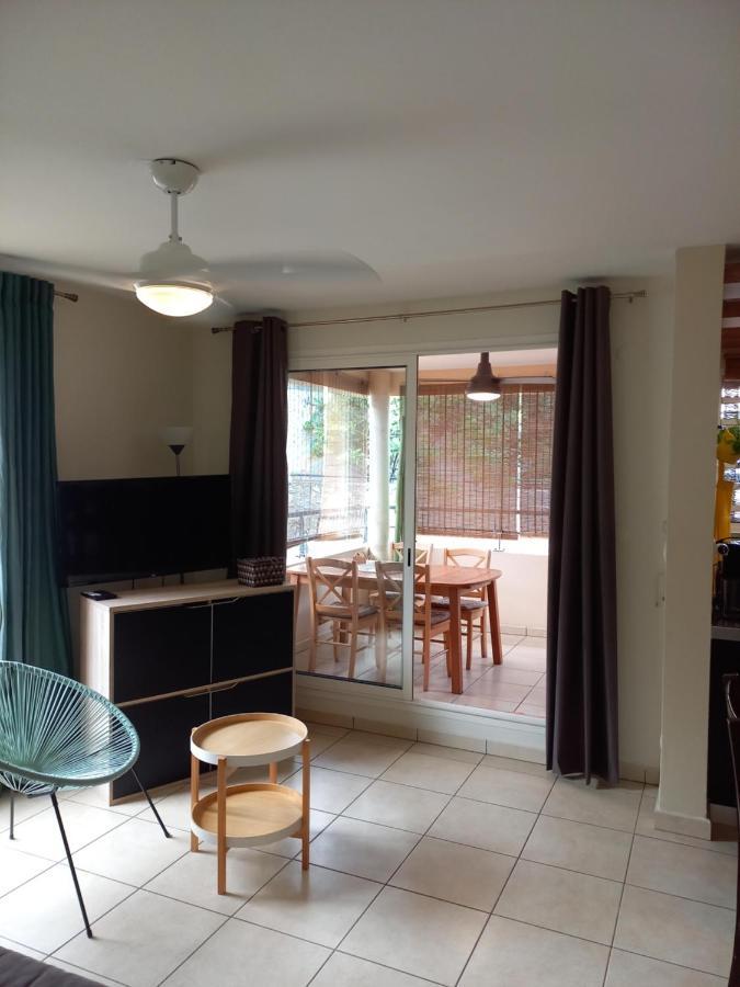 Bel Appartement Avec Terrasse Proche Des Plages Saint-Gilles-les Bains Luaran gambar